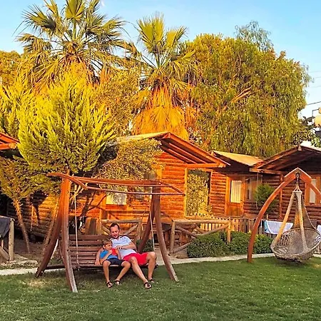 Pitosbungalows Ξενοδοχείο Αλικαρνασσός